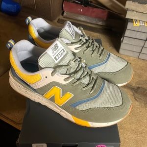 Youth New Balance 997H